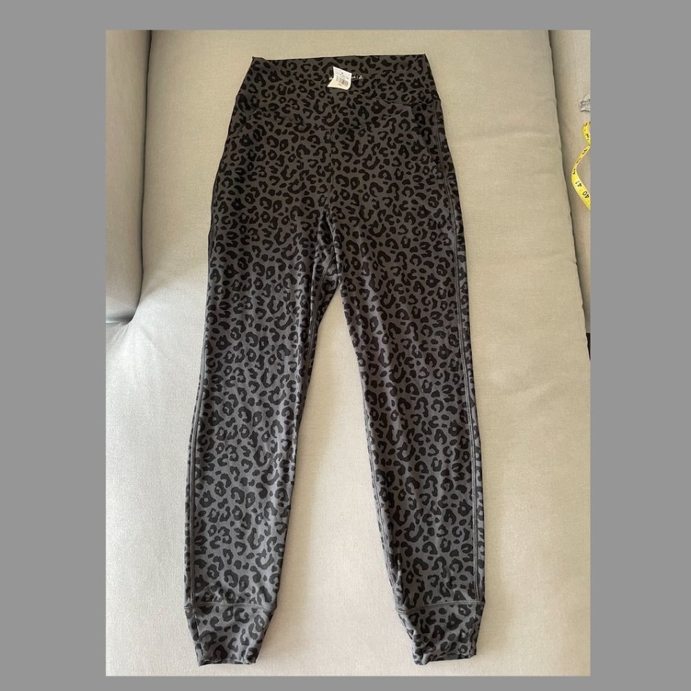 ABERCROMBIE & FITCH JOGGERS NEW WITH TAGS LEOPARD PRINT women's small